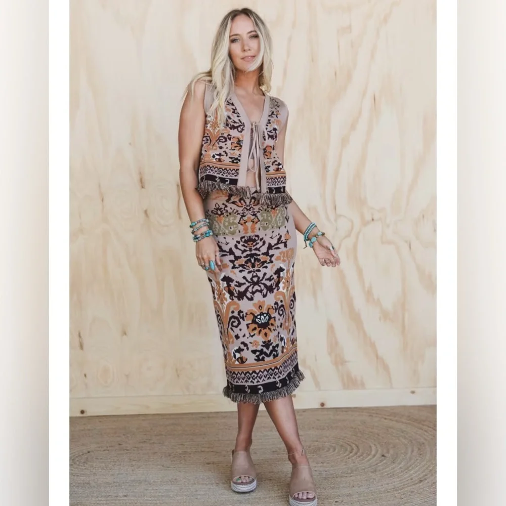 Desert Shine Knit Tie-front Vest in Taupe. Size Large NWOT (skirt not available) - Picture 4 of 5